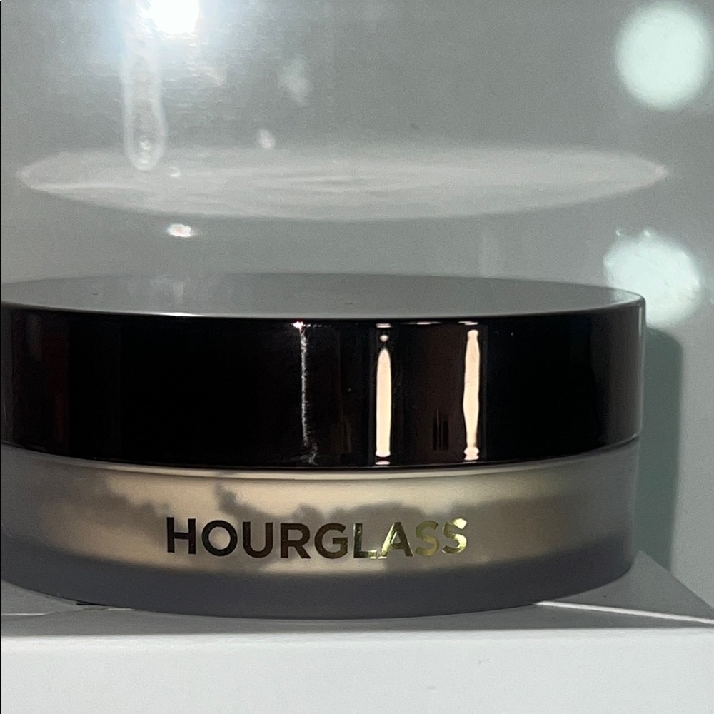 Hourglass Veil translucent setting powder